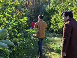 Lab apple picking 2021 image 8